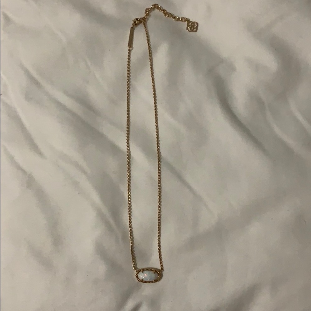 Kendra Scott necklace